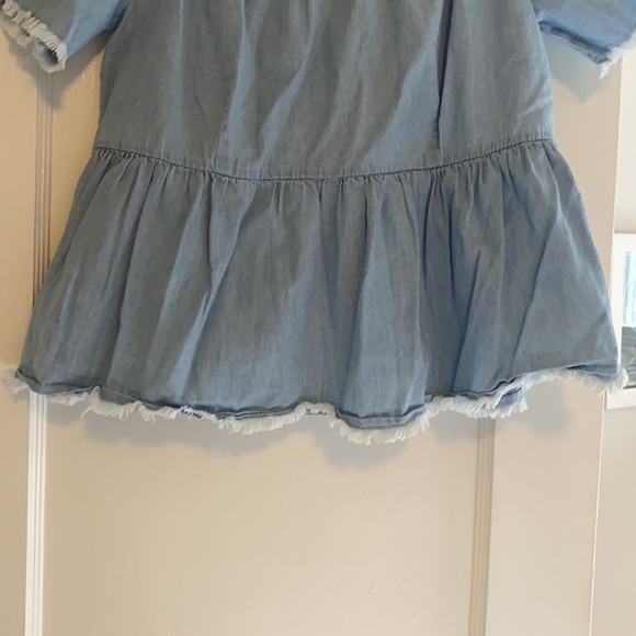Forever 21 chambray off the should top sz M w/ fringed/frayed edges - Picture 3 of 6